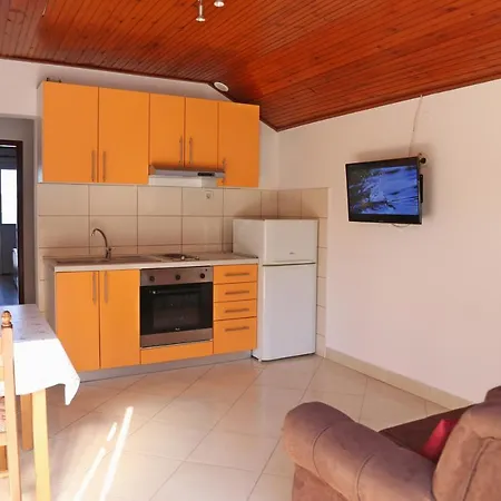 Apartmani Fani Lumbarda