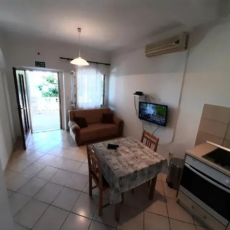 Apartmani Fani Lumbarda