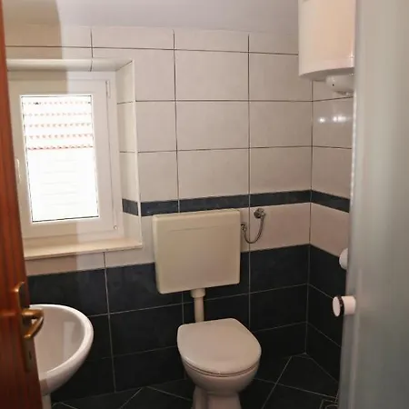 Apartmani Fani Lumbarda