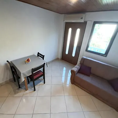 Apartmani Fani Lumbarda